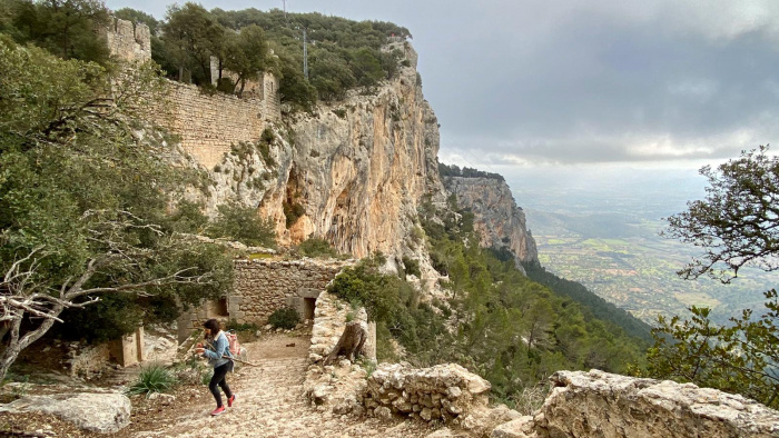 auf dem Pilgerpfad zum Castel d'Alaro